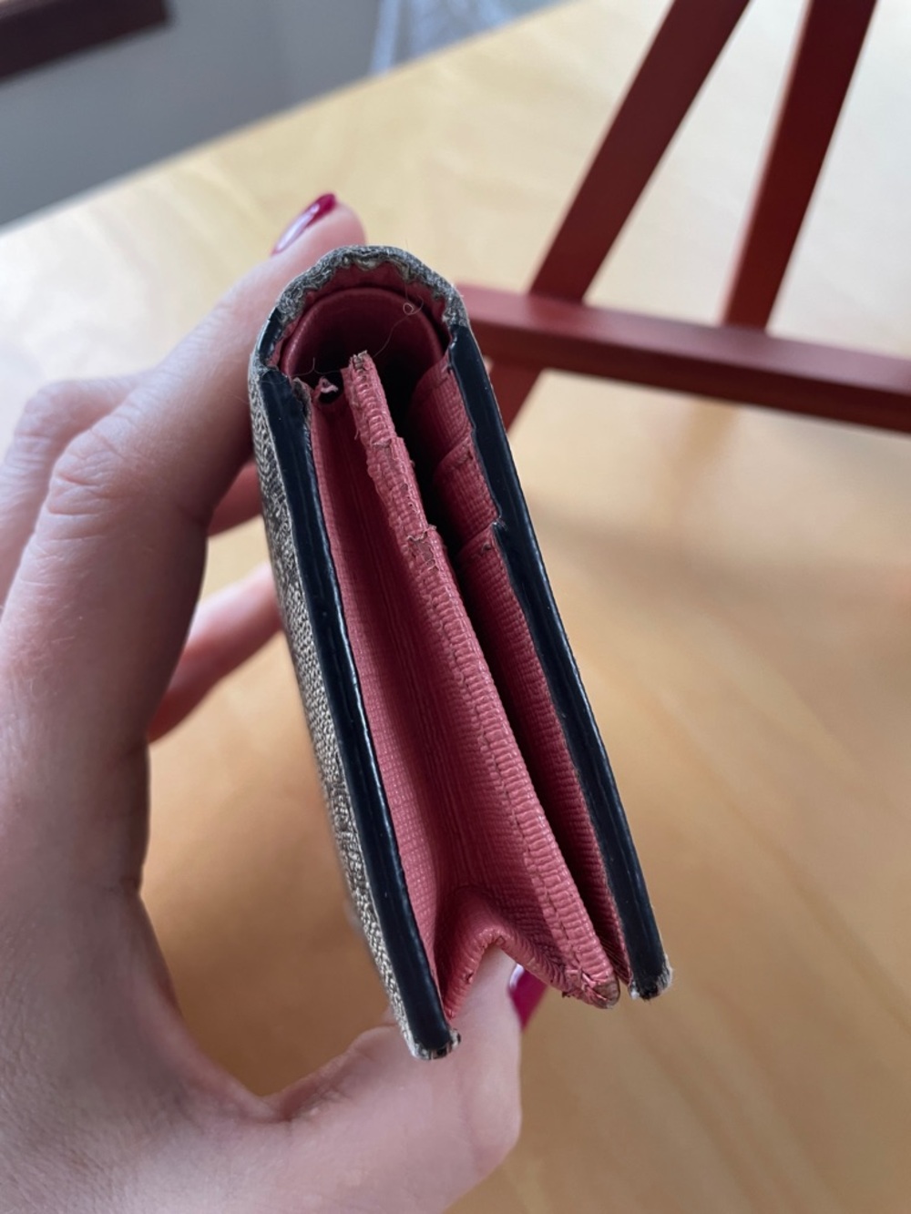 Gucci Beige GG Supreme Canvas Card Slot Walket Pink Lip Patch Eye & Star Accents - Picture 4 of 17